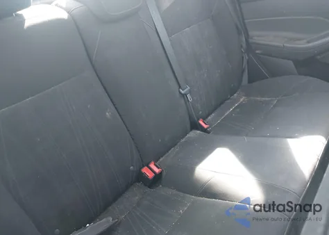 2016 Ford Focus S z USA, uszkodzony, nr VIN 1FADP3E22GL366081